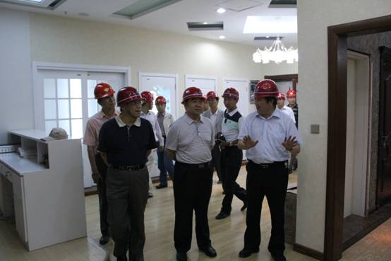 青海省經濟委員會黨組書記、主任，省國資委  黨委副書記、副主任吳海昆實地考察物產集團重點項目